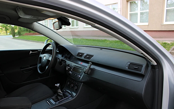 Volkswagen Passat cena 11999 przebieg: 286000, rok produkcji 2006 z Elbląg małe 301